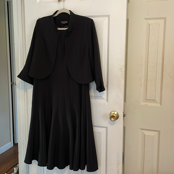 Classy 2-piece black dress. Great for special events. Fully lined. Flaired. 12 - Picture 2 of 9